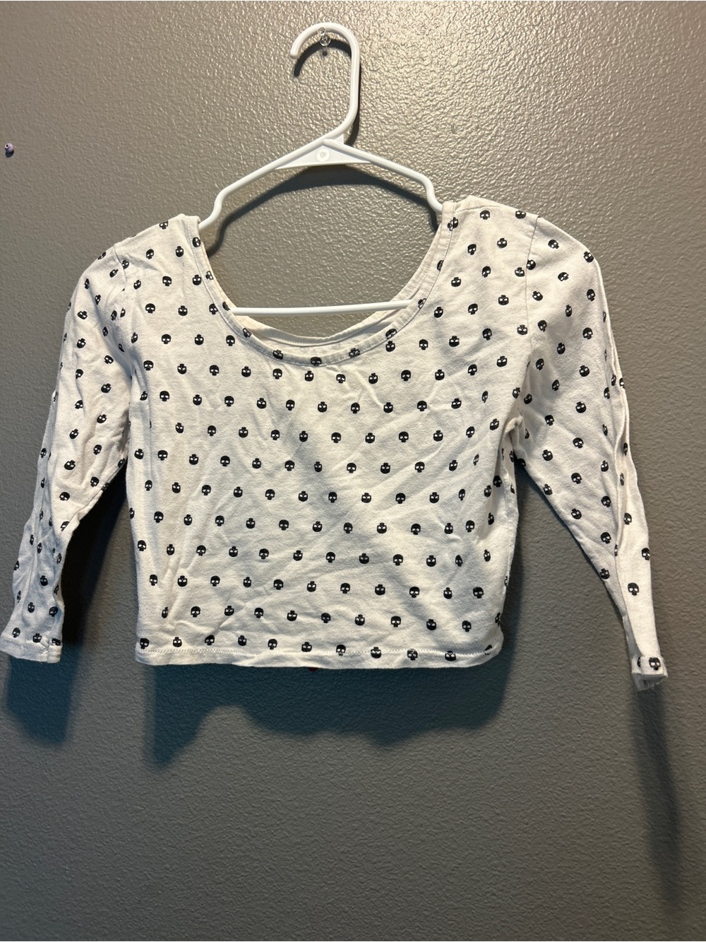 All Over Skull Print Crop Top Blouse Womens Extra Small XS Off White Goth Gringe